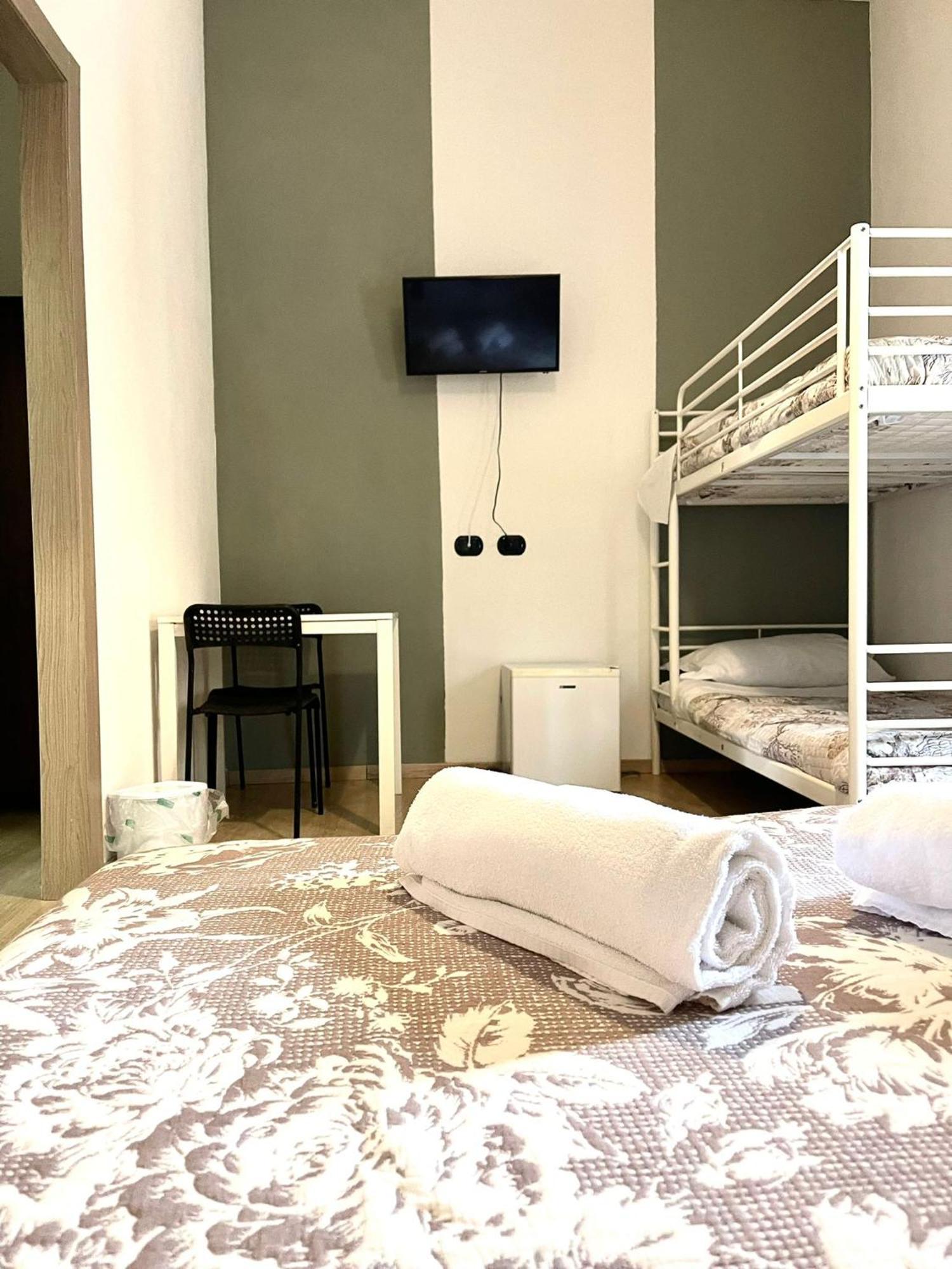 La Gloria Rho Private Rooms Only 외부 사진