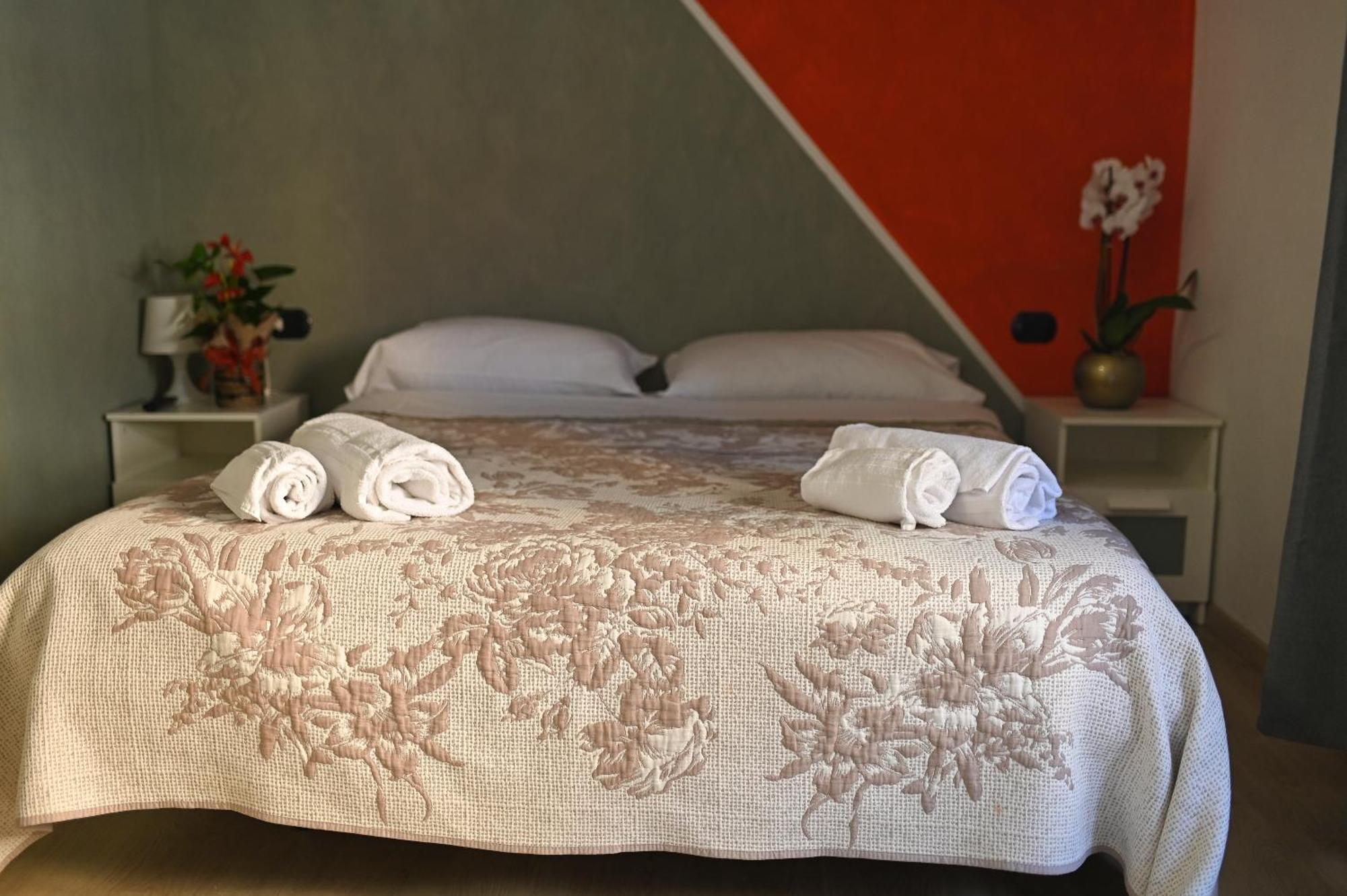 La Gloria Rho Private Rooms Only 외부 사진
