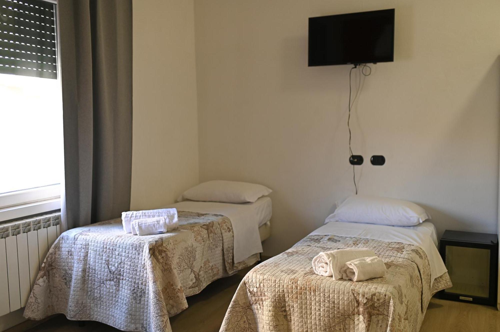 La Gloria Rho Private Rooms Only 외부 사진