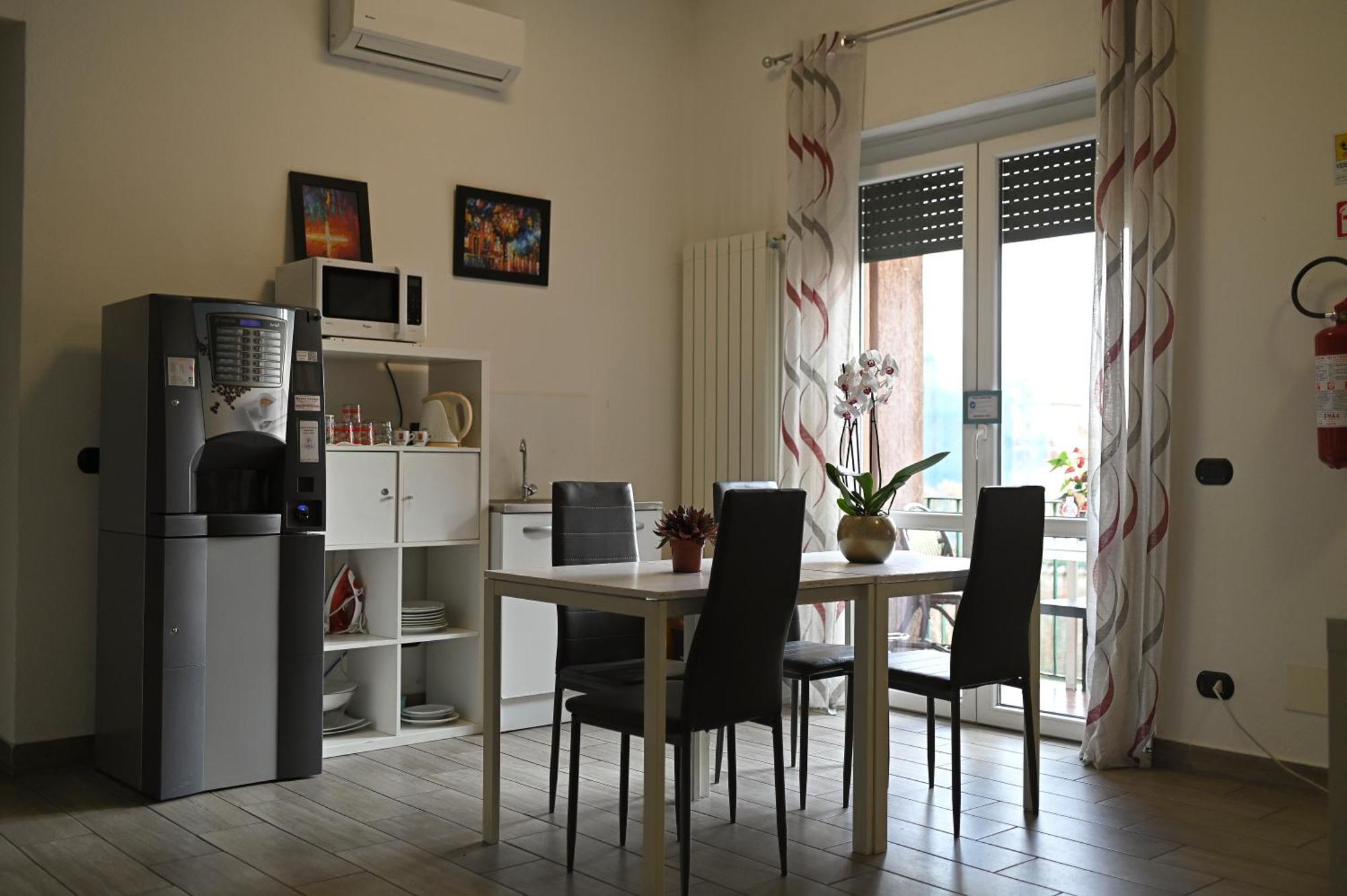 La Gloria Rho Private Rooms Only 외부 사진